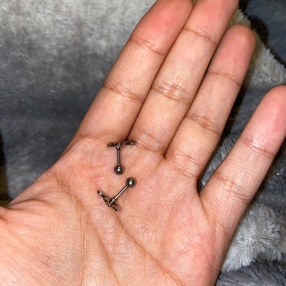 Stainless steal, dragon Tragus earrings - Picture 2 of 2
